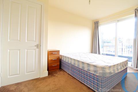 2 bedroom flat to rent, East Hill, London SW18