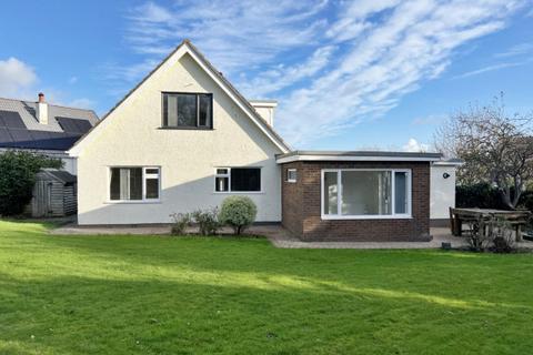 3 bedroom bungalow for sale, 6 Cooil Farrane, Saddlestone, Douglas, IM2 1NX