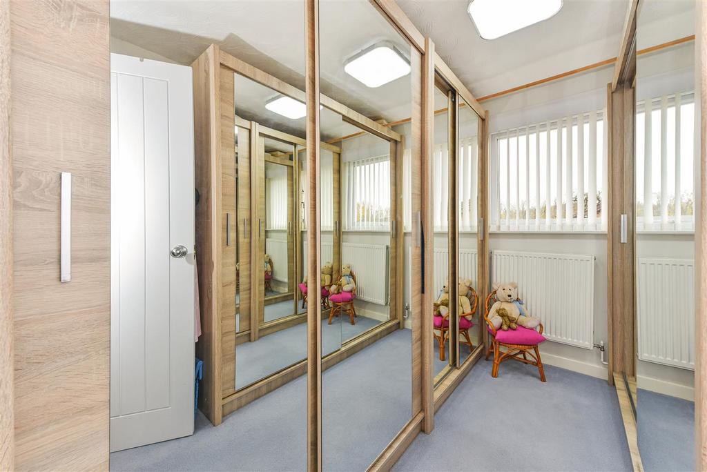 Bedroom / Walk in Wardrobe