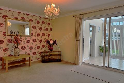 3 bedroom semi-detached house to rent, Keanscott Drive, Oldbury, B68