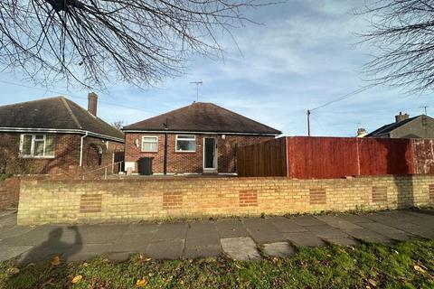 2 bedroom detached bungalow to rent, Jameson Road, Clacton-On-Sea CO15