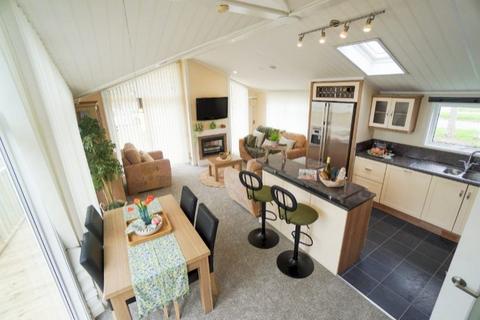 2 bedroom lodge for sale, Great Birchwood Leisure Village, , Preston Rd FY8