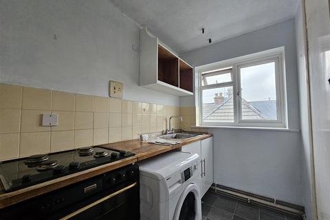 1 bedroom flat to rent, 20 Kent Road, Littlehampton, BN17 6LQ