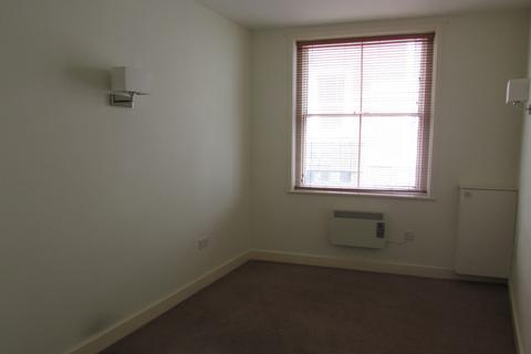 2 bedroom apartment to rent, George Street, Banbury OX16