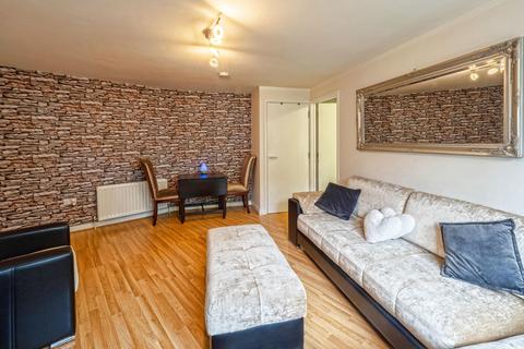 1 bedroom flat for sale, Station Parade, London NW2