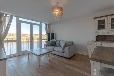 2 bedroom flat to rent, The Armstrong, Tynemouth Pass, Gateshead, Tyne and Wear, NE8