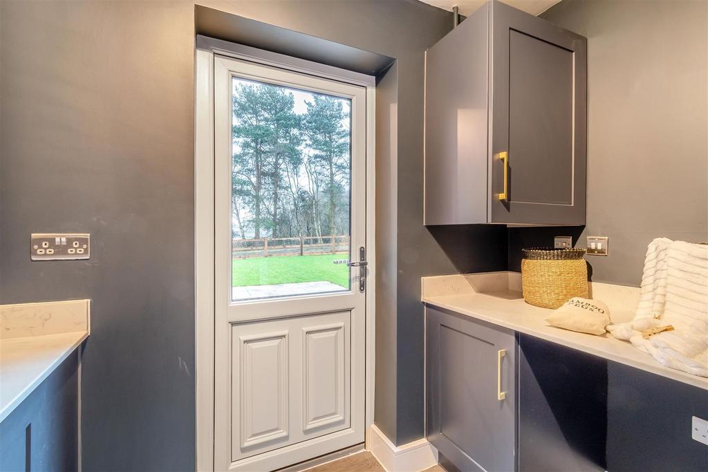 8583344-interior43.jpg