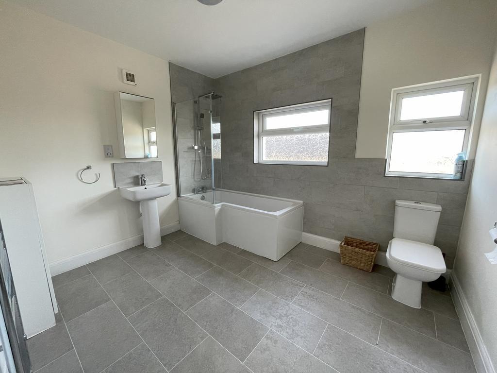 Family Bathroom Porthcawl CF36