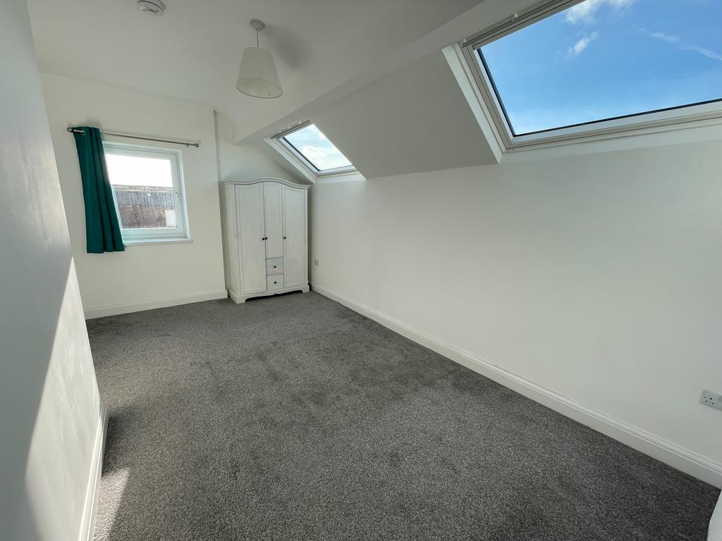 Master Bed Porthcawl CF36