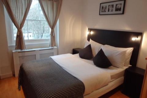 Studio to rent, Cartwright Gardens