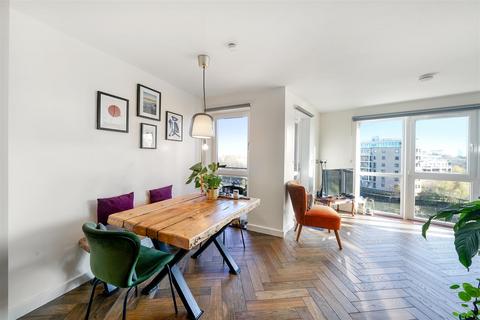 2 bedroom flat for sale, Limehouse Lodge, Harry Zeital Way, London