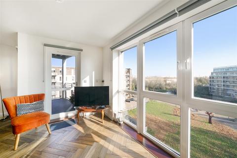 2 bedroom flat for sale, Limehouse Lodge, Harry Zeital Way, London