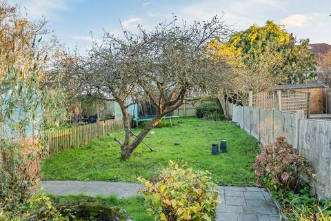 23 Ashwater Road, London, SE12 0LB