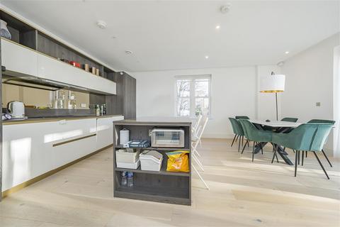 3 bedroom apartment for sale, Pakenham House, Atkinson Close, London