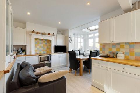 4 bedroom semi-detached house for sale, Chatham Avenue, Bromley, BR2