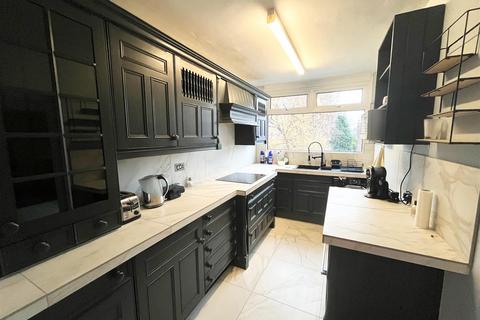 2 bedroom flat to rent, Denewood Court, Victoria Road, WILMSLOW