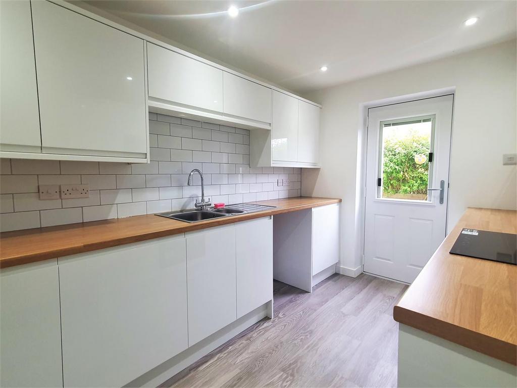 28 St Carantoc Way Kitchen