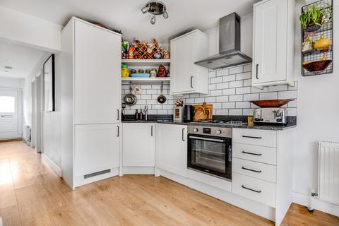 2 bedroom maisonette for sale, Dinton Road, London, SW19