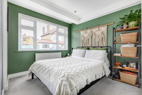 2 bedroom maisonette for sale, Dinton Road, London, SW19