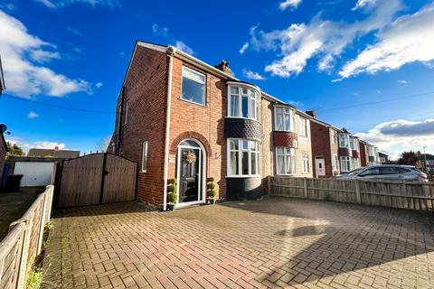 3 bedroom semi-detached house for sale, Hamilton Road, DN17