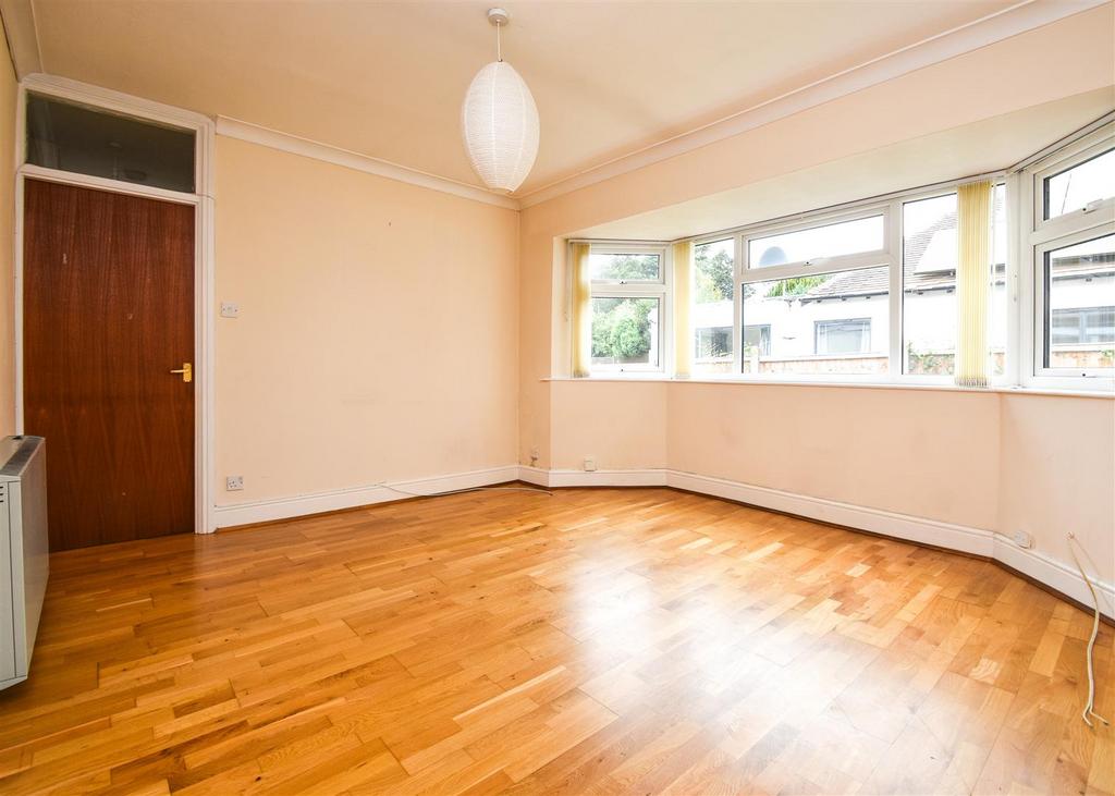 Flat 2, 221 Tettenhall  Living Room.jpg