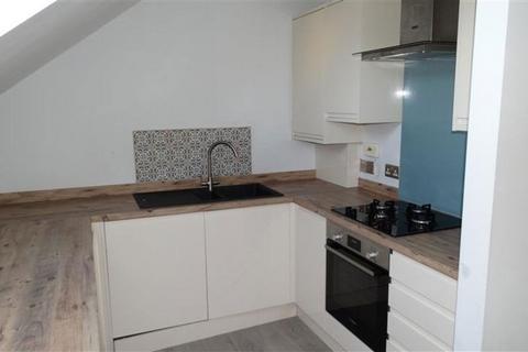 2 bedroom flat to rent, Oak Avenue, Peterborough