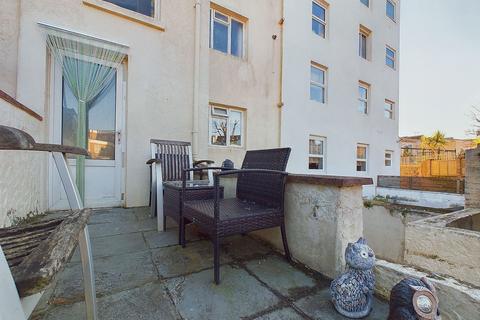 1 bedroom flat for sale, Brighton Road, Lancing, BN15 8BG