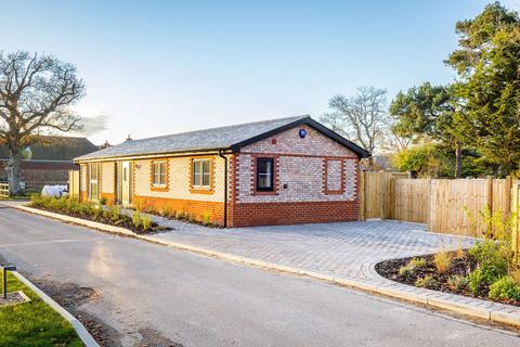 2 bedroom detached bungalow for sale, Oldencraig Mews, Lingfield, RH7