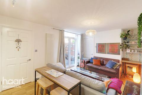 1 bedroom maisonette for sale, Browning Road, London