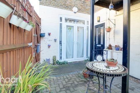 1 bedroom maisonette for sale, Browning Road, London