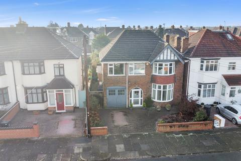 4 bedroom detached house for sale, Meredith Road, Leicester LE3