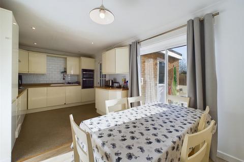 3 bedroom terraced house for sale, Court Lodge Road, Horley RH6