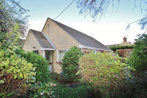 2 bedroom detached bungalow for sale, Wroslyn Road, Freeland, OX29