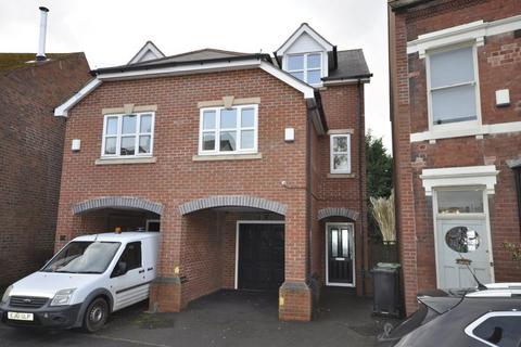 3 bedroom semi-detached house to rent, Platts Crescent, Amblecote, Stourbridge