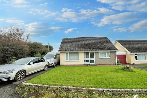 2 bedroom detached bungalow for sale, Manor Daf Gardens, St. Clears, Carmarthen