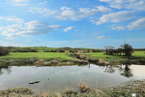 2 bedroom detached bungalow for sale, Manor Daf Gardens, St. Clears, Carmarthen