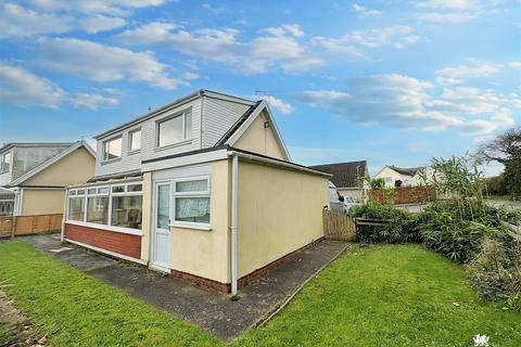 2 bedroom detached bungalow for sale, Manor Daf Gardens, St. Clears, Carmarthen