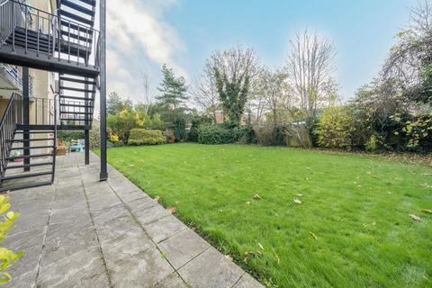 2 bedroom flat for sale, Warwick Road, London N11