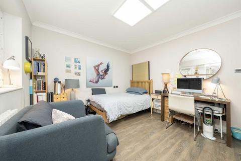 2 bedroom flat for sale, Warwick Road, London N11