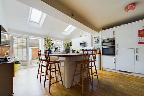 3 bedroom end of terrace house for sale, Highgrove Road, Portsmouth, PO3