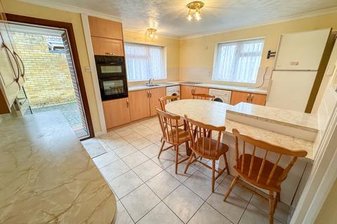 3 bedroom chalet for sale, Firs Road, Tilehurst, Reading, RG31