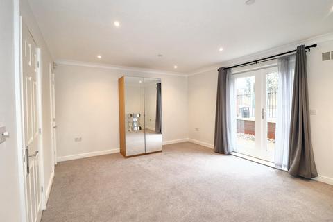 Studio to rent, Leret Way, Leatherhead KT22