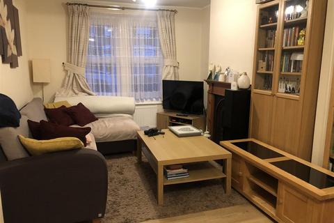 3 bedroom end of terrace house to rent, Hartington Street, Bedford