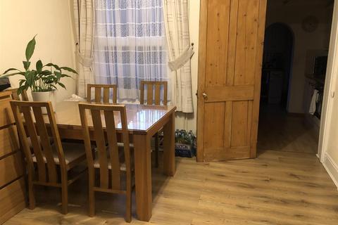 3 bedroom end of terrace house to rent, Hartington Street, Bedford