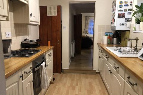 3 bedroom end of terrace house to rent, Hartington Street, Bedford