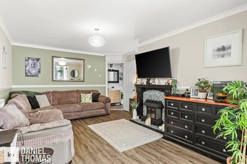 3 bedroom maisonette for sale, The Dale, Waltham Abbey, Essex