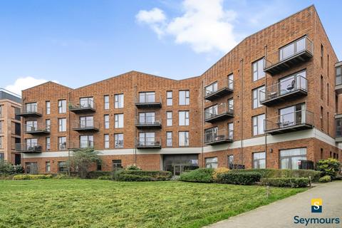 2 bedroom flat for sale, Walnut Tree Close, Surrey GU1