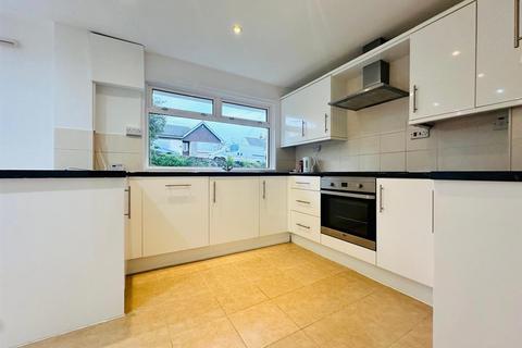 3 bedroom detached bungalow to rent, Churchill Road, Tiverton EX16