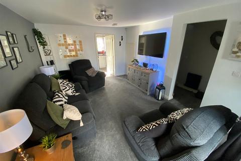 3 bedroom townhouse for sale, West Dean Close, Bradford BD13