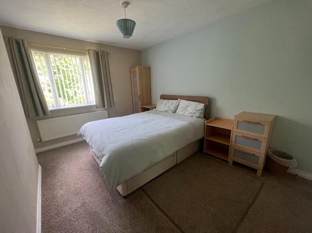 A bright and spacious double bedroom, perfect f...